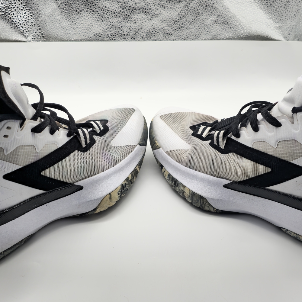 Nike Mens Zion Size 12 White w/ Black Two Tone Basketball Jordan Sneakers